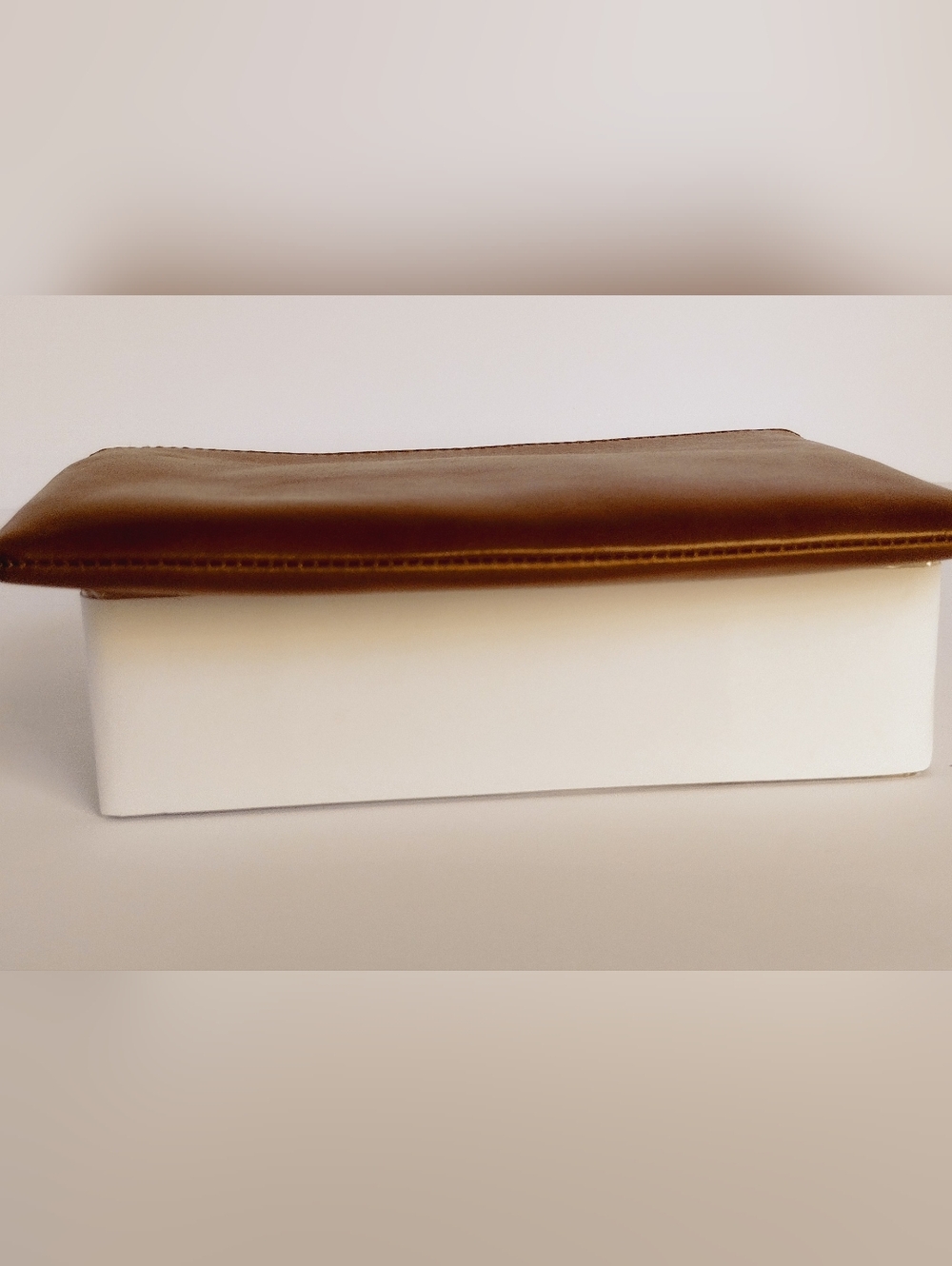 Madewell The Leather Pouch Clutch- English Saddle - Picture 5 of 9